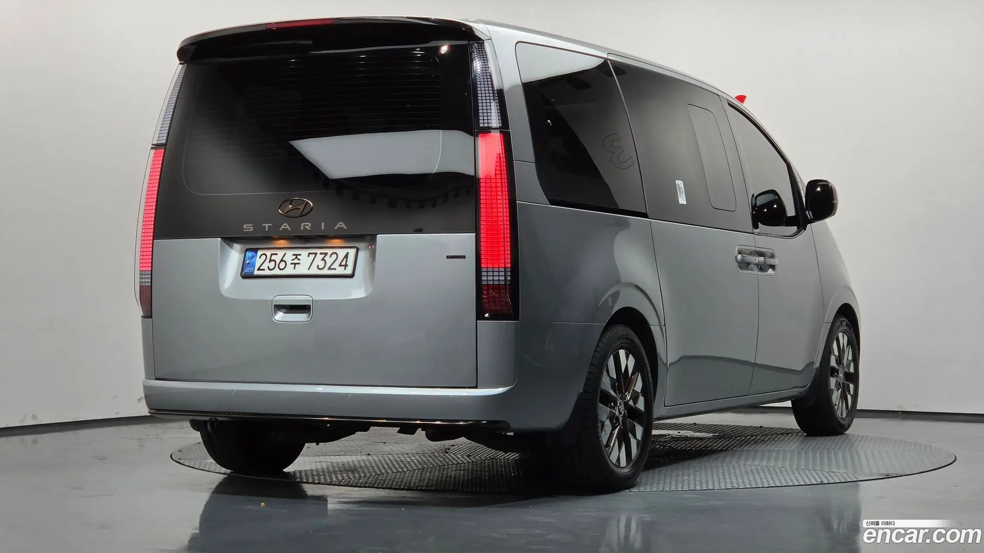 Hyundai Staria 4WD Lounge 9-Seater 2021