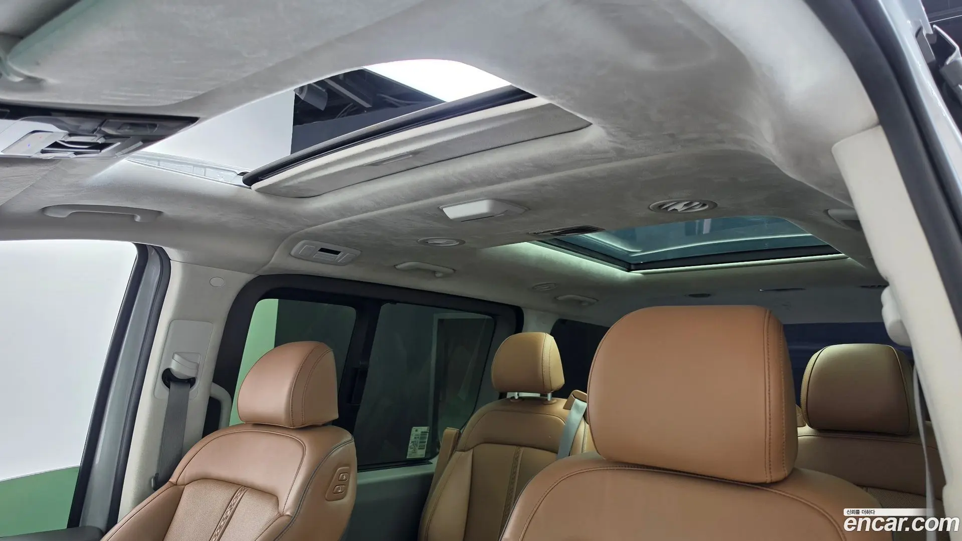 Hyundai Staria 4WD Lounge 9-Seater 2021