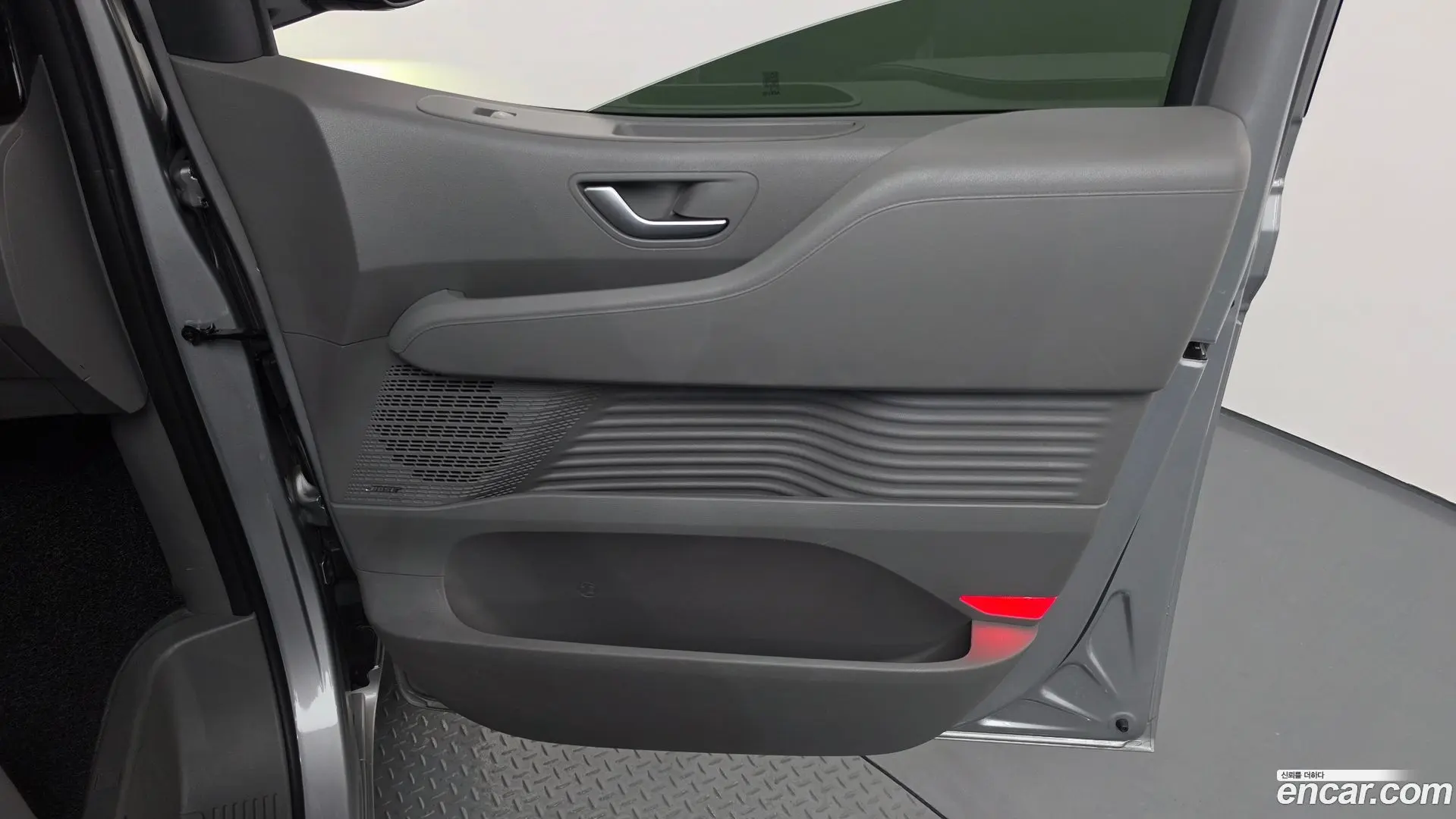 Hyundai Staria 4WD Lounge 9-Seater 2021