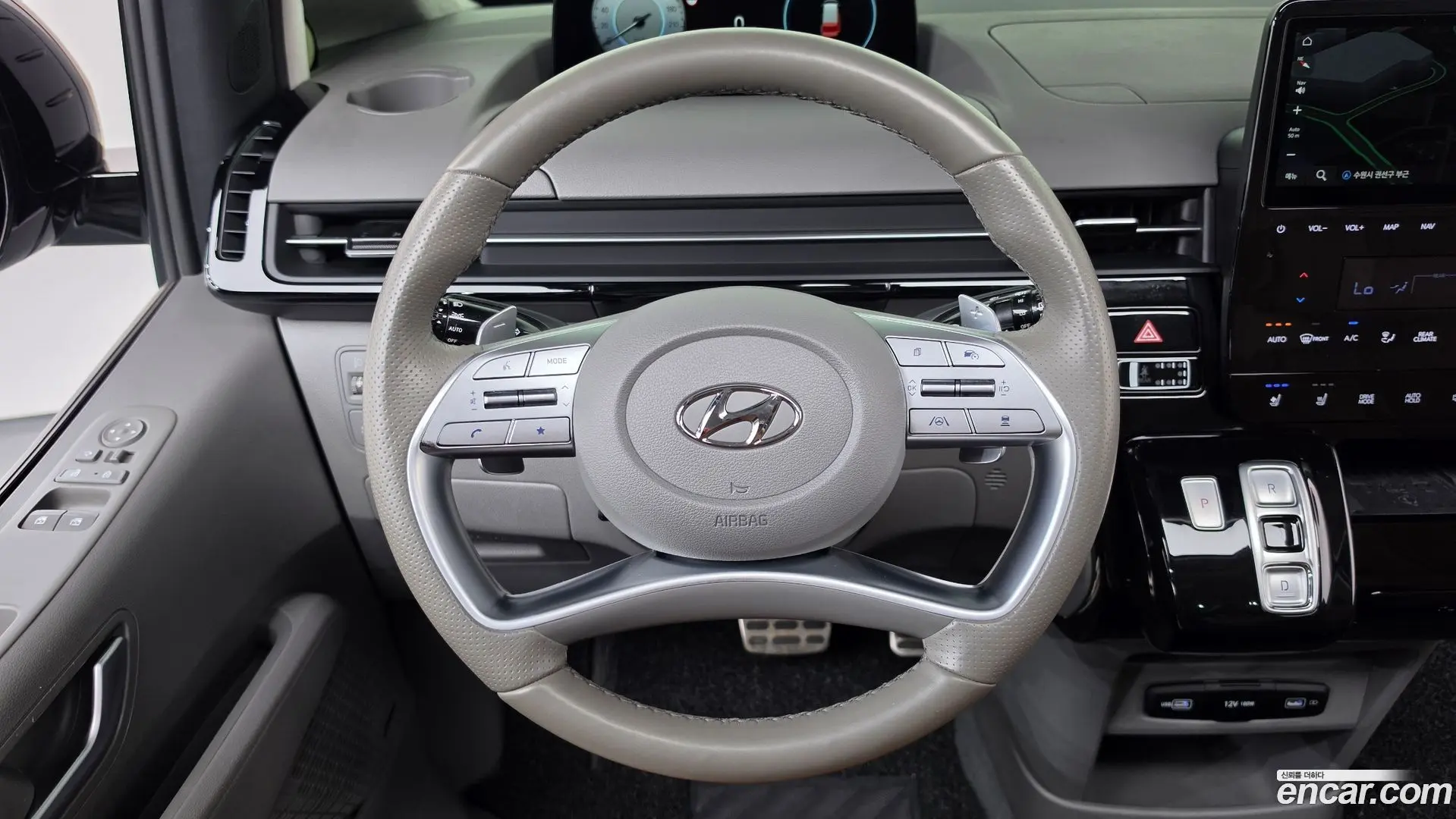 Hyundai Staria 4WD Lounge 9-Seater 2021
