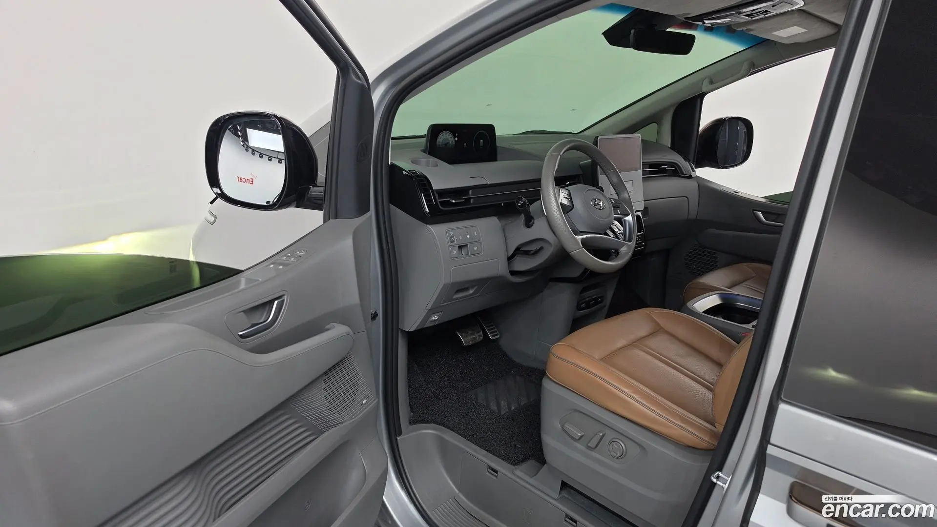 Hyundai Staria 4WD Lounge 9-Seater 2021