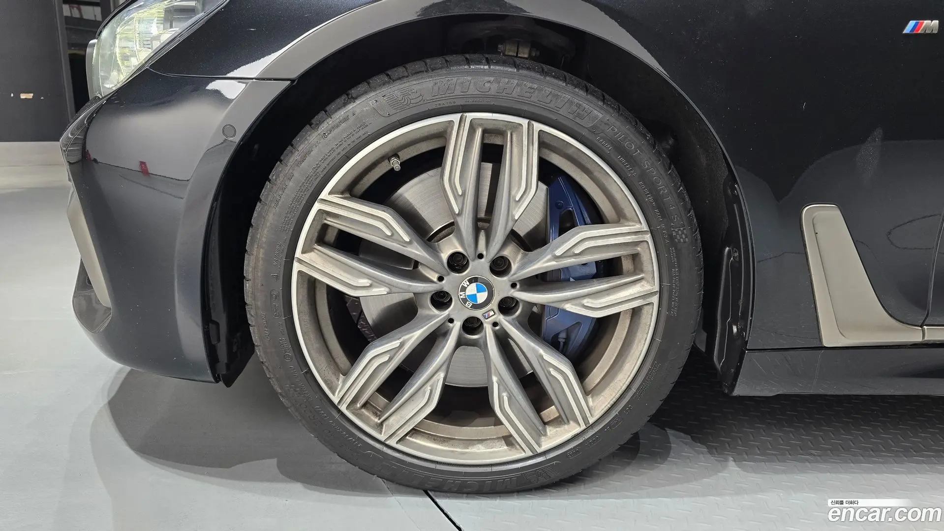 BMW 7-Series M760Li xDrive