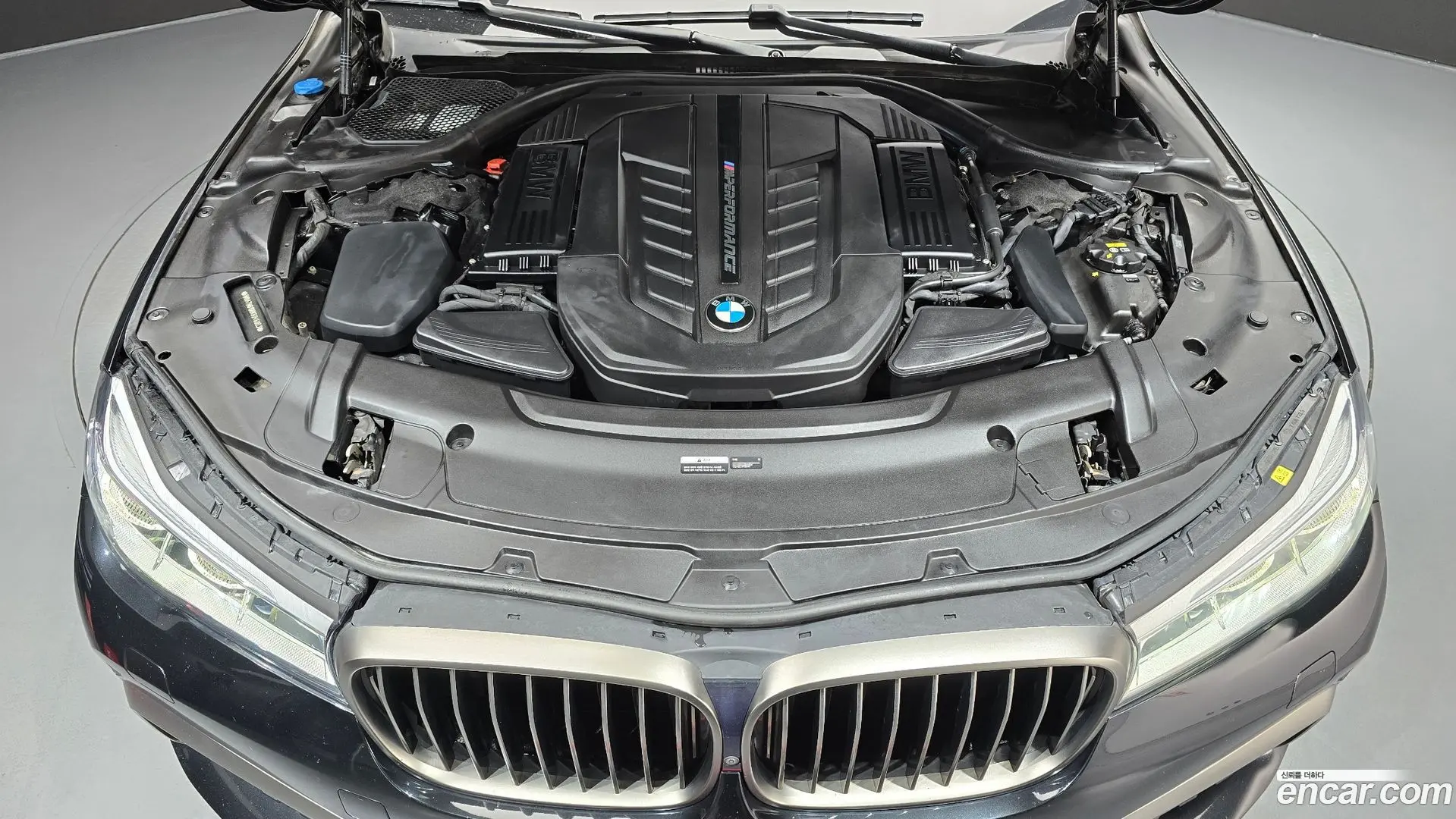 BMW 7-Series M760Li xDrive