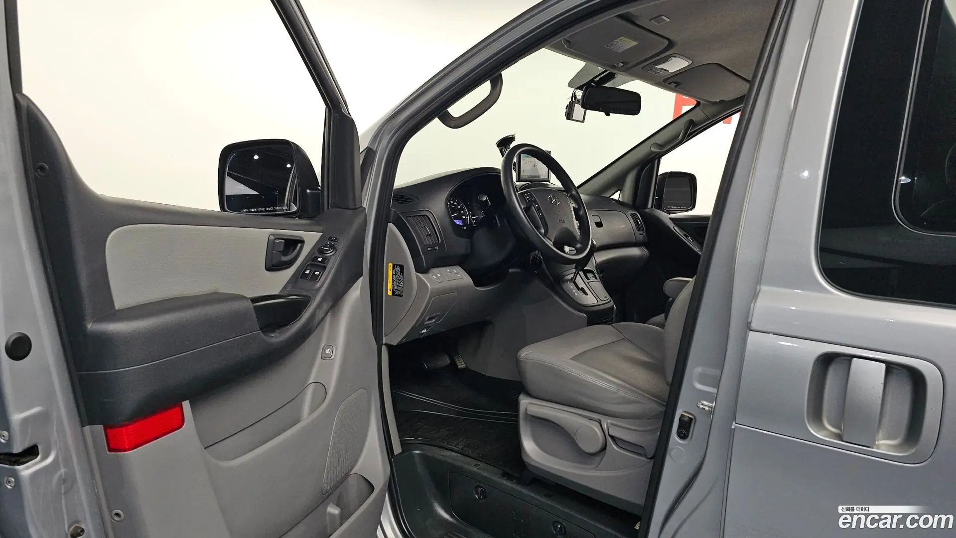 Hyundai Starex Wagon 12-Seater