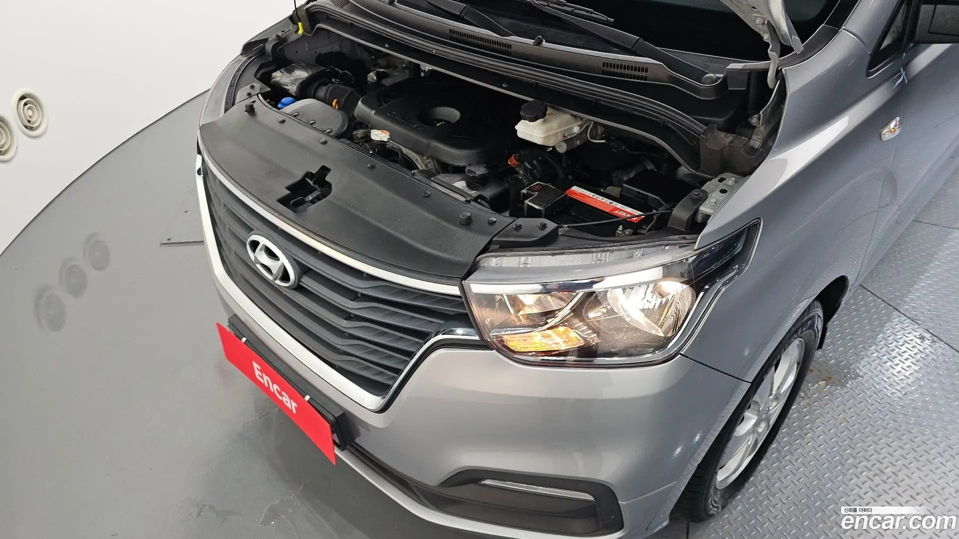 Hyundai Starex Wagon 12-Seater