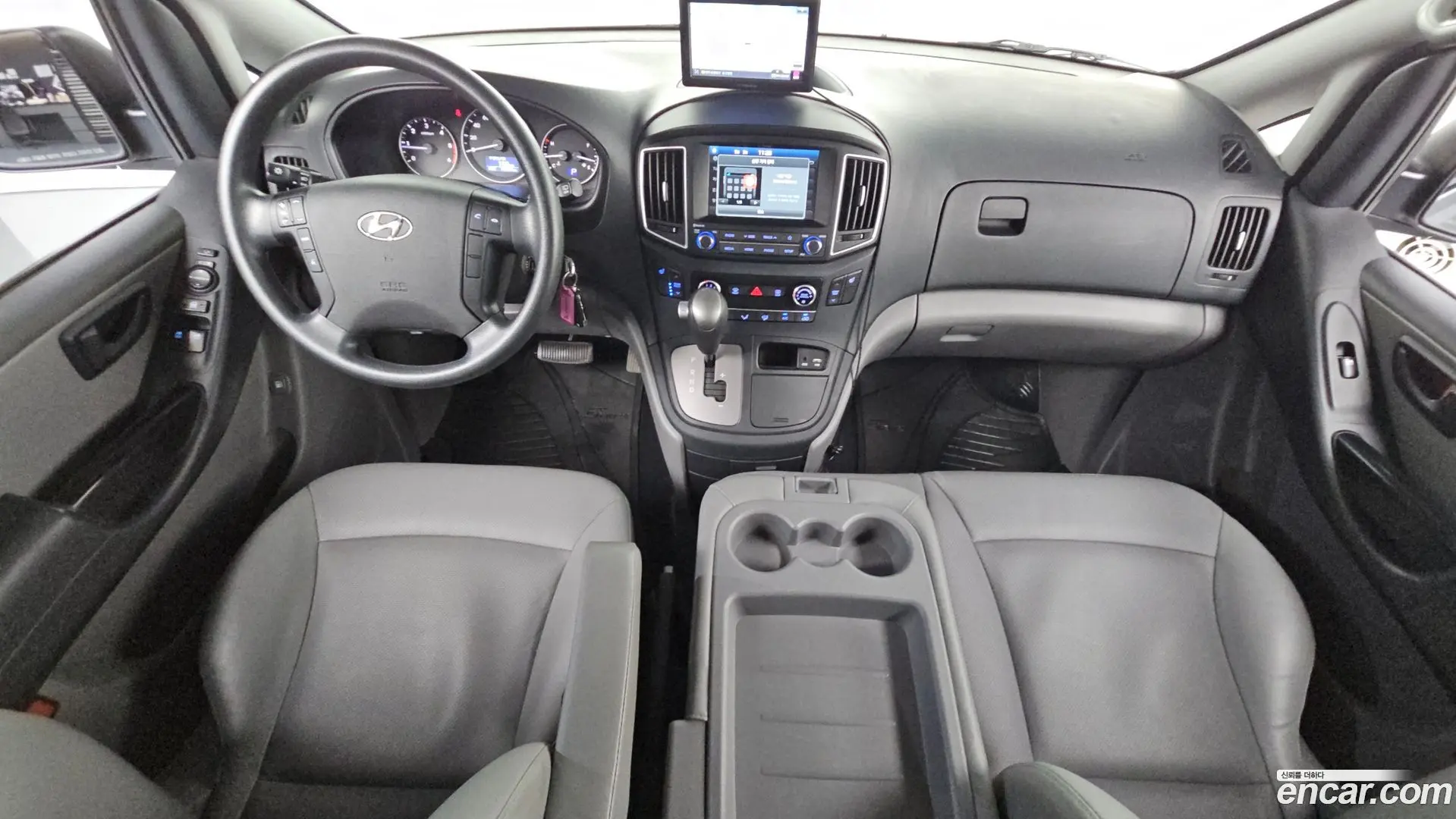 Hyundai Starex Wagon 12-Seater