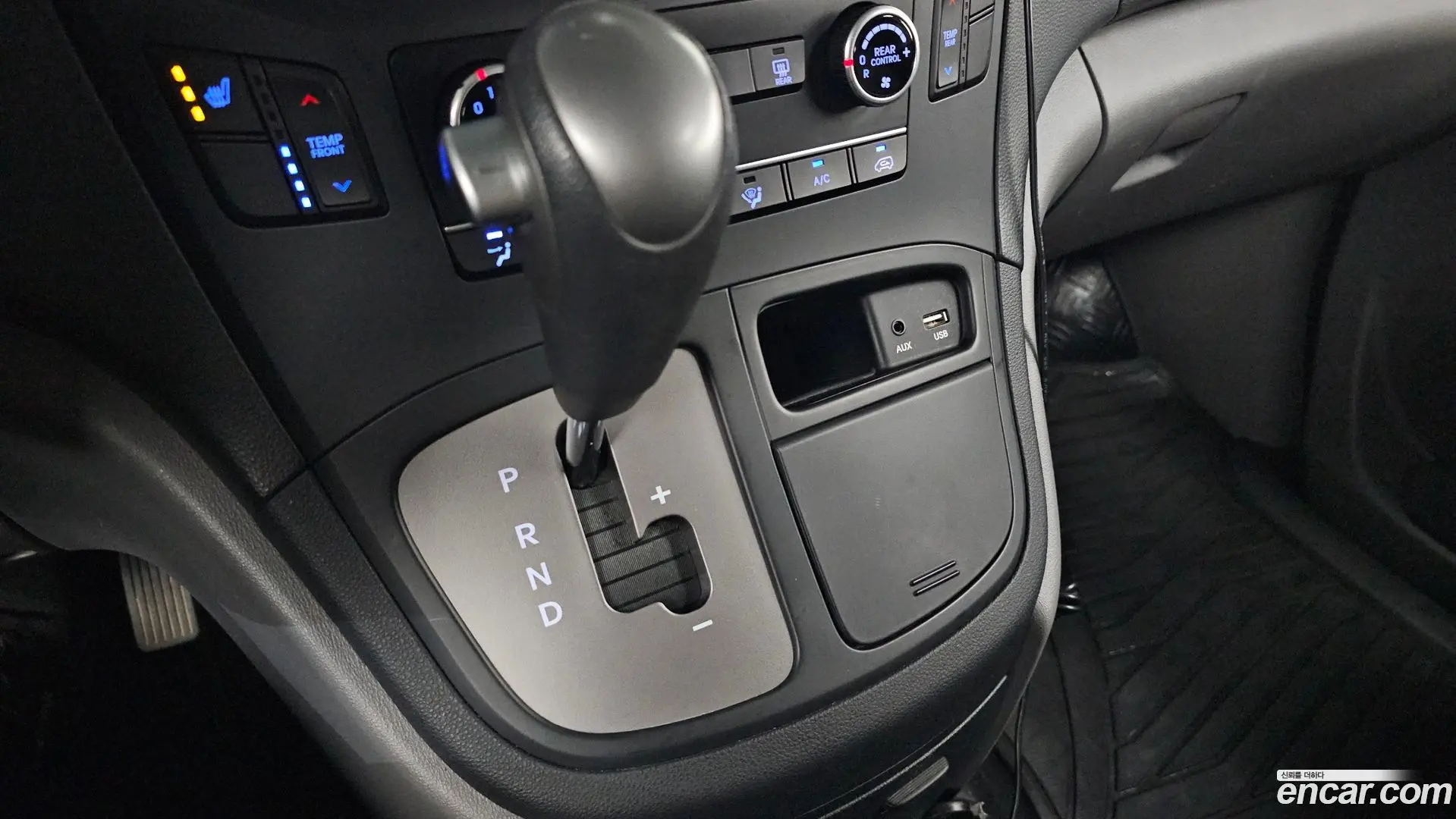 Hyundai Starex Wagon 12-Seater