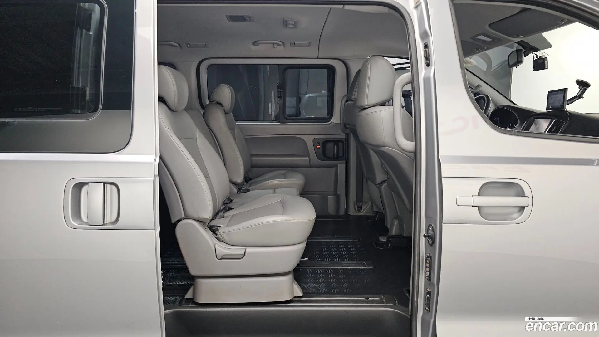 Hyundai Starex Wagon 12-Seater