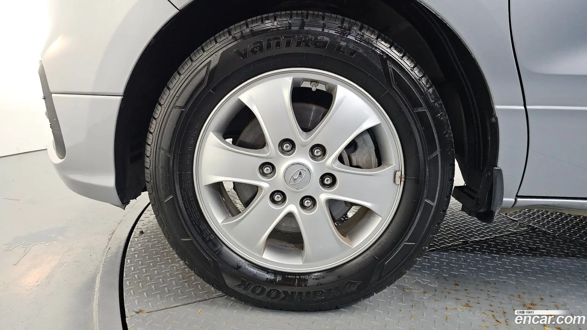 Hyundai Starex Wagon 12-Seater
