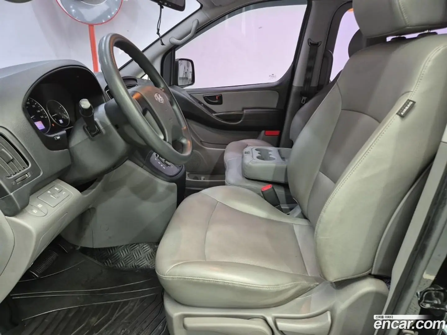 Hyundai Starex Wagon 12-Seater