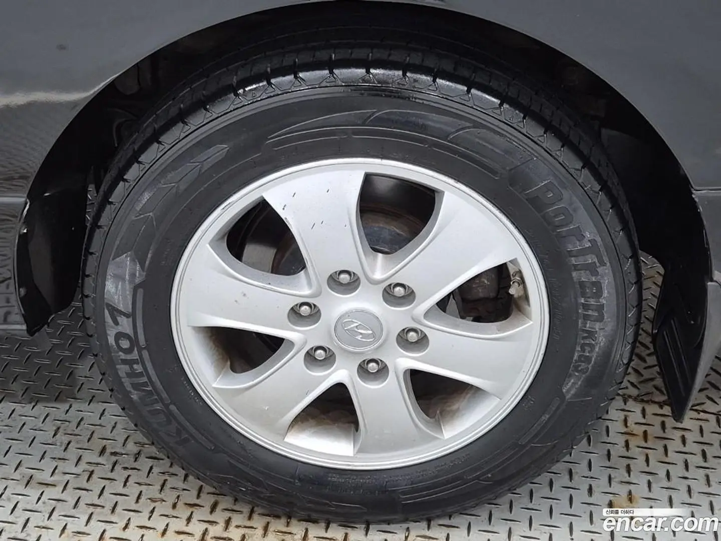 Hyundai Starex Wagon 12-Seater