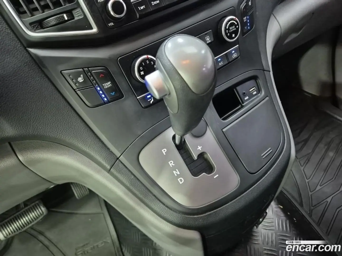 Hyundai Starex Wagon 12-Seater