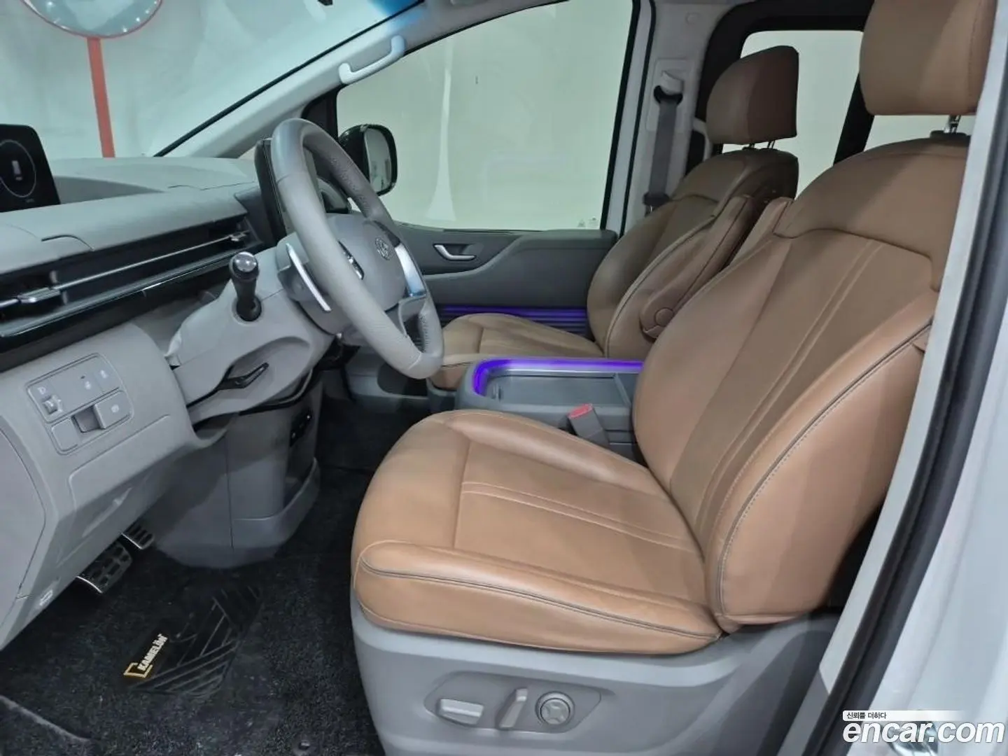 Hyundai Staria L3.5 Lounge 9-Seater