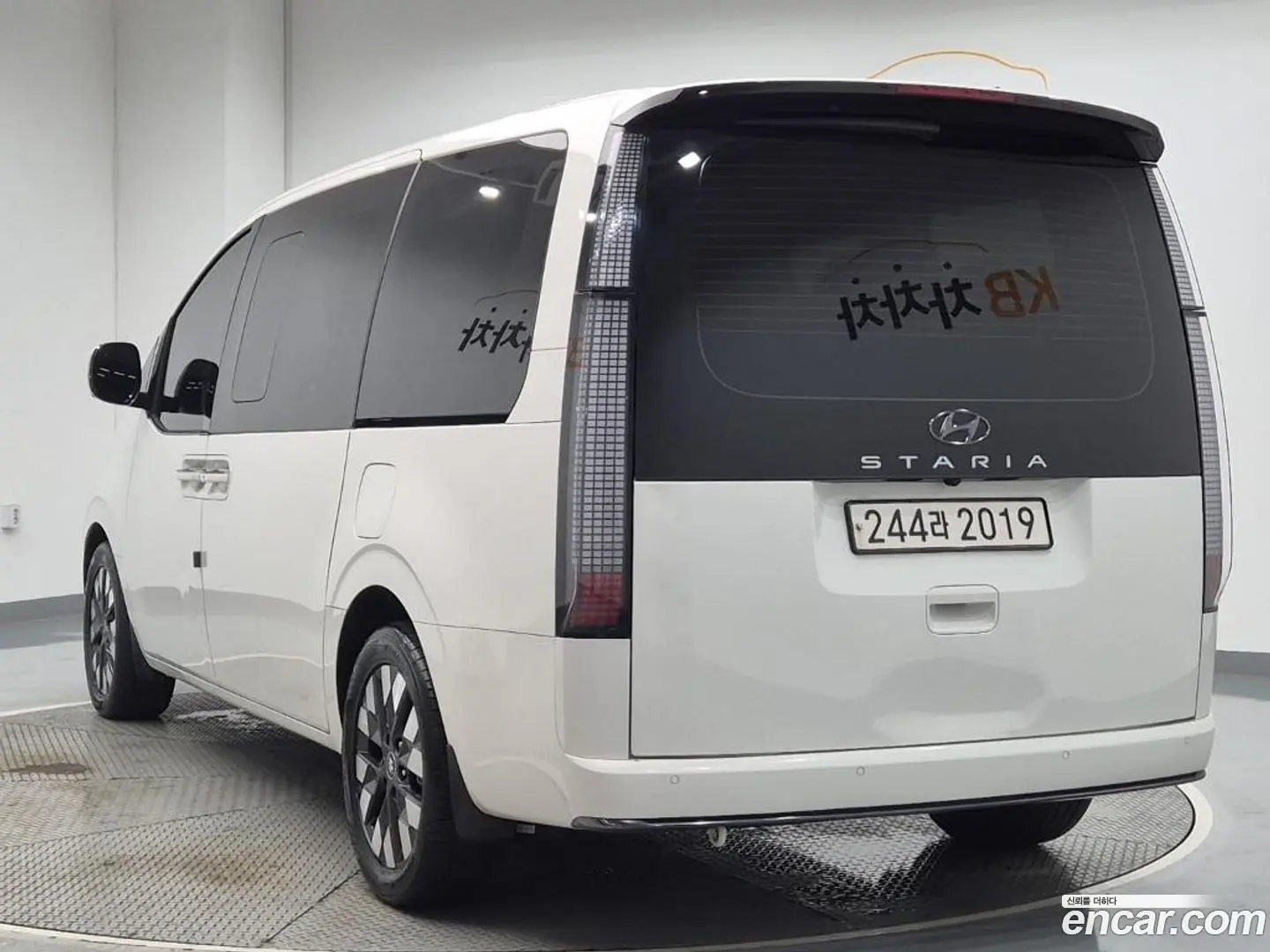 Hyundai Staria L3.5 Lounge 9-Seater