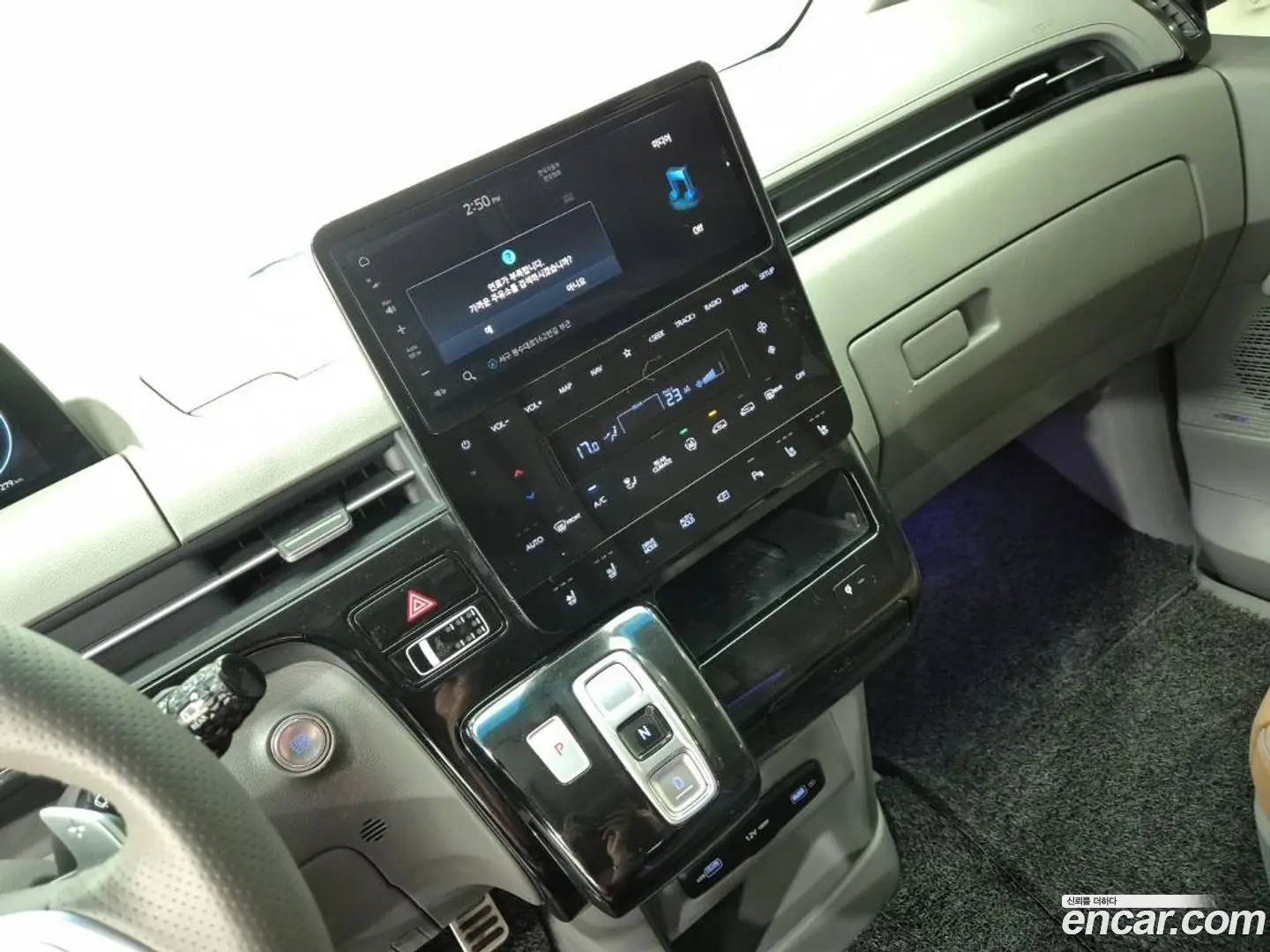 Hyundai Staria L3.5 Lounge 9-Seater