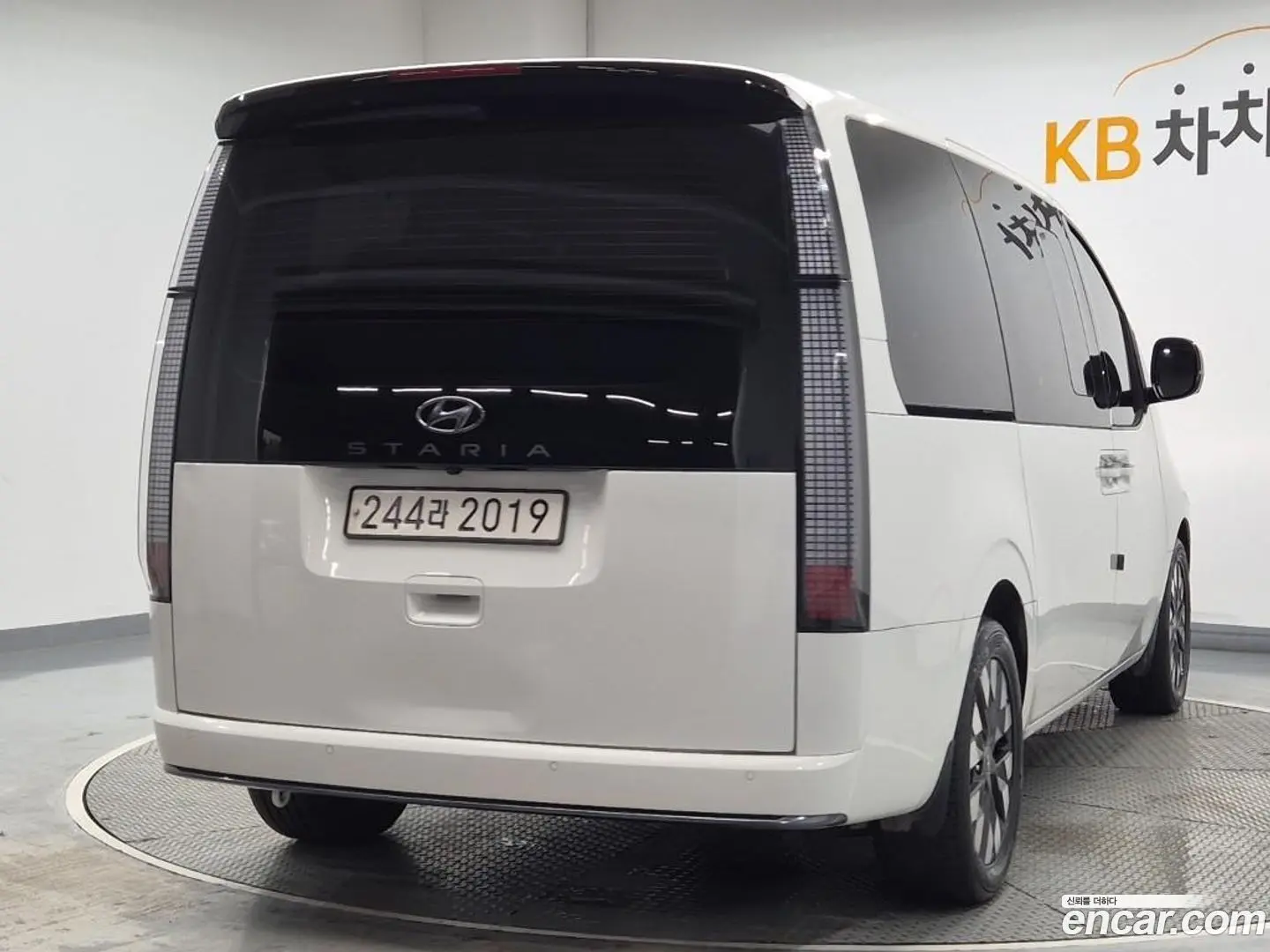 Hyundai Staria L3.5 Lounge 9-Seater