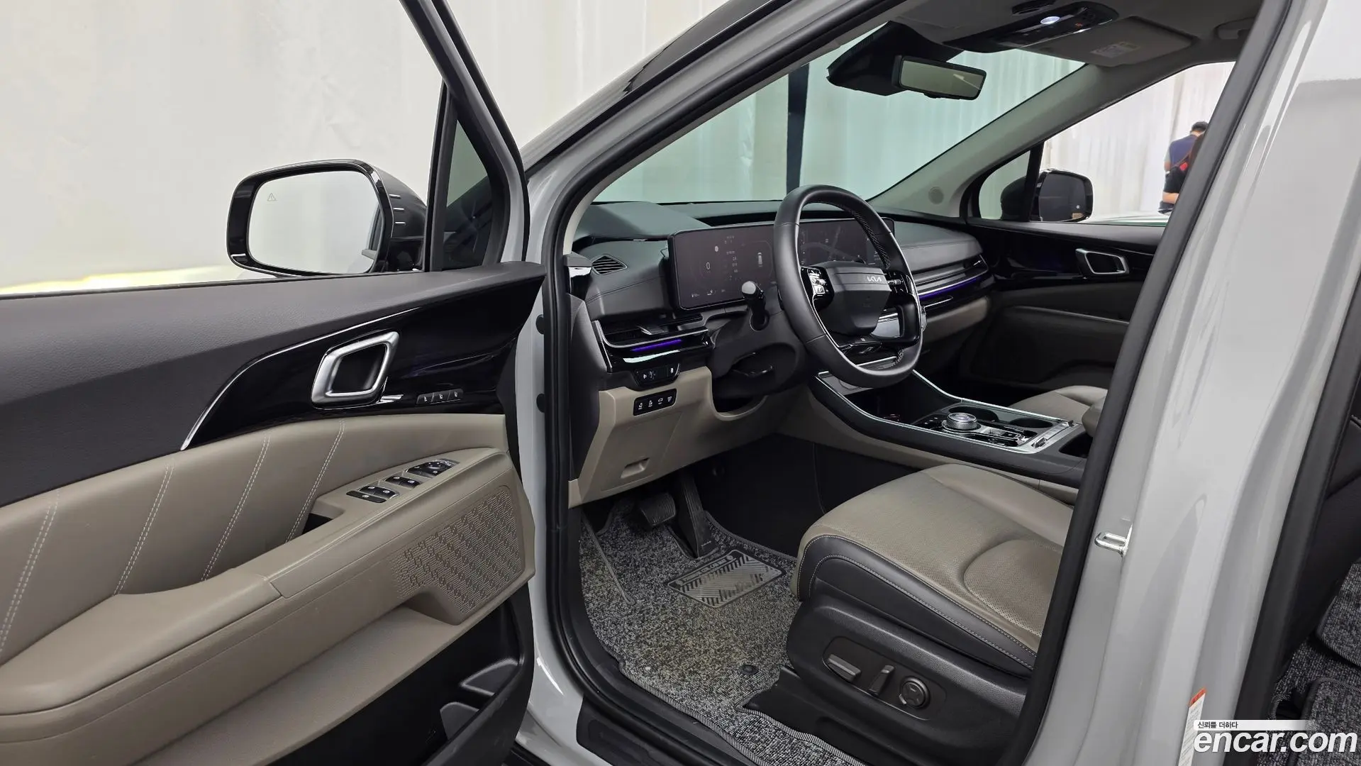 Kia Canival Gasoline 7-Seater Gravity