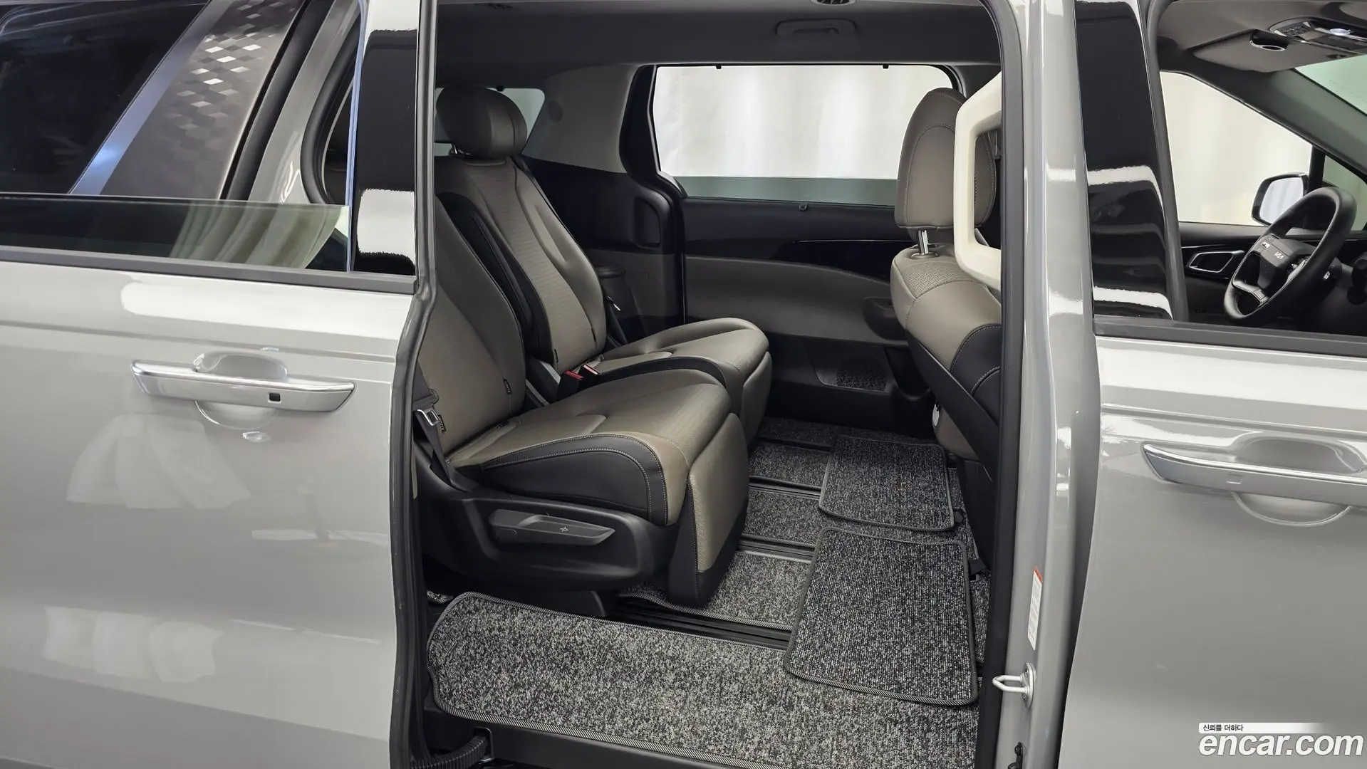 Kia Canival Gasoline 7-Seater Gravity