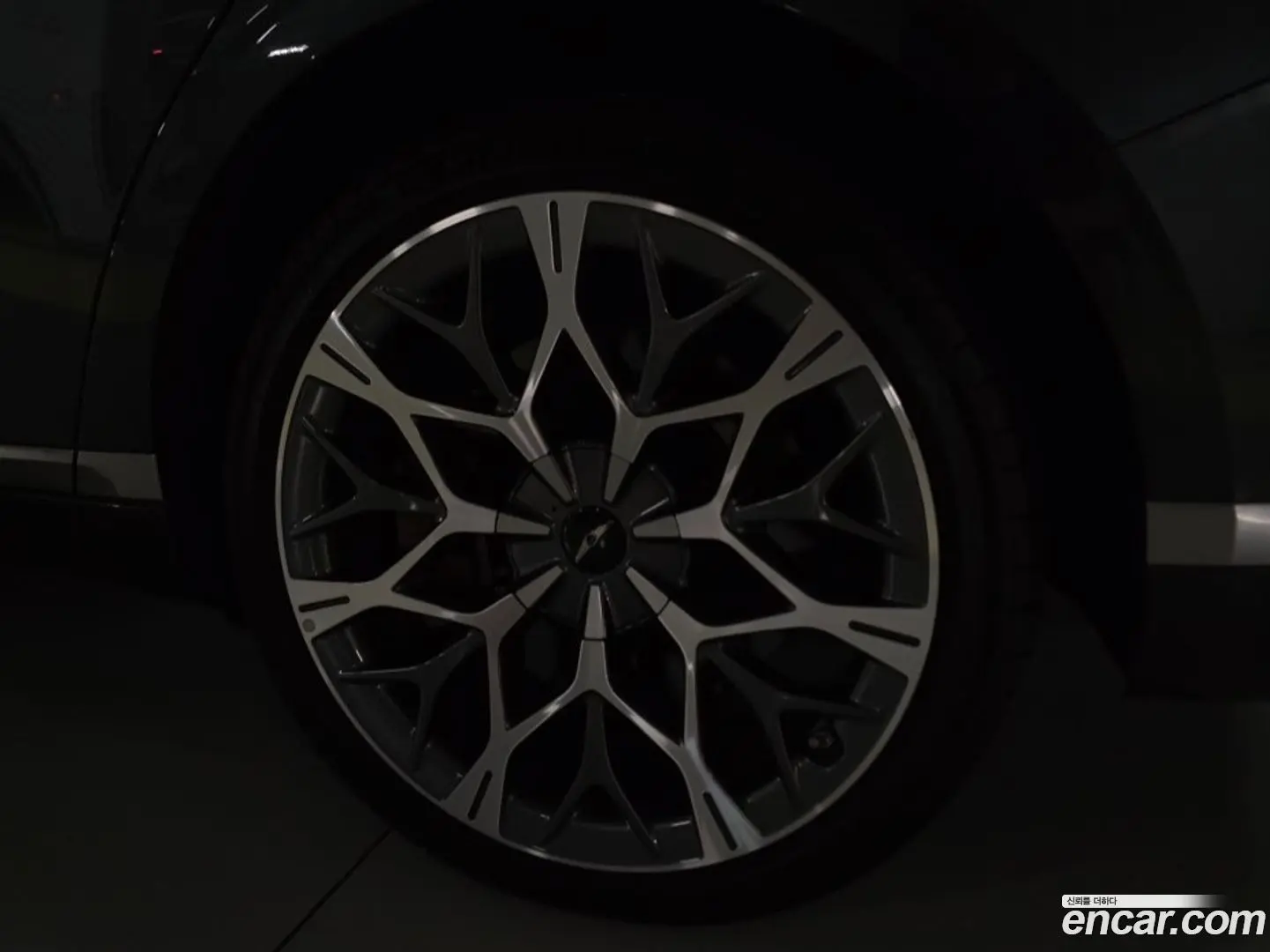 Genesis G90 Gasoline 3.5 Turbo e-S/C AWD 2021