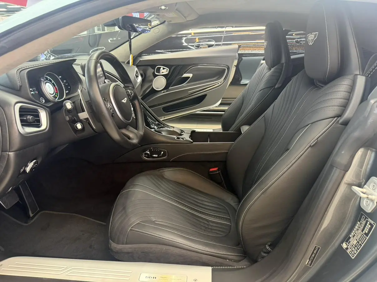 DB11 2019 4.0T V8 Coupe
