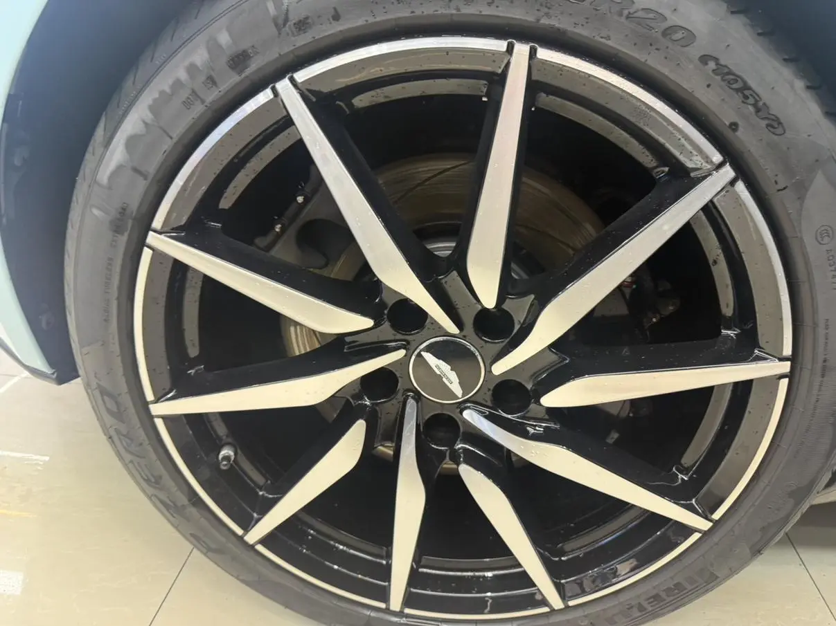 DB11 2019 4.0T V8 Coupe