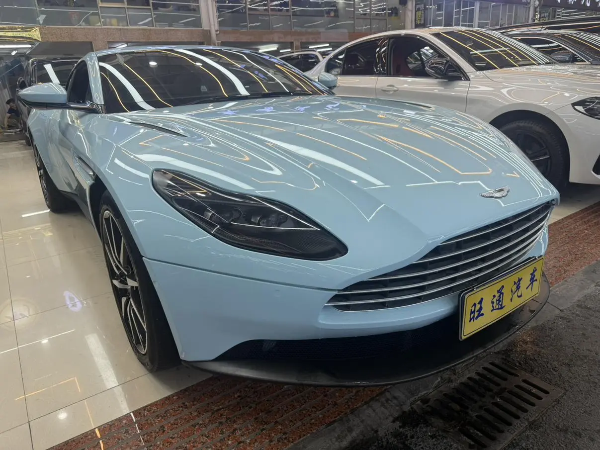 DB11 2019 4.0T V8 Coupe