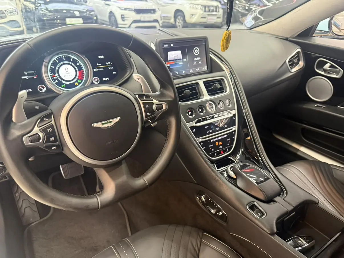 DB11 2019 4.0T V8 Coupe