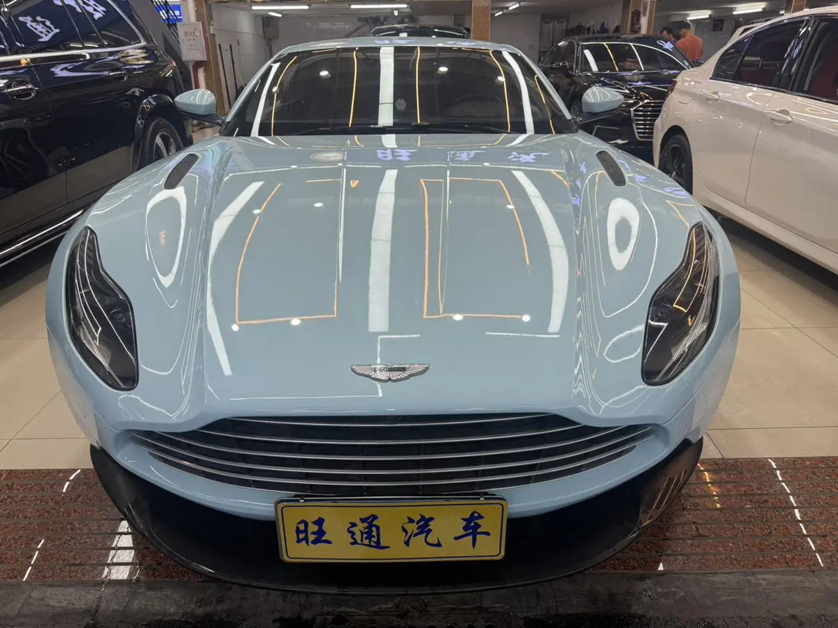 DB11 2019 4.0T V8 Coupe