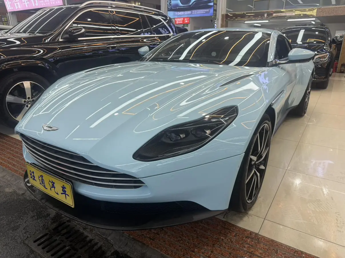 DB11 2019 4.0T V8 Coupe