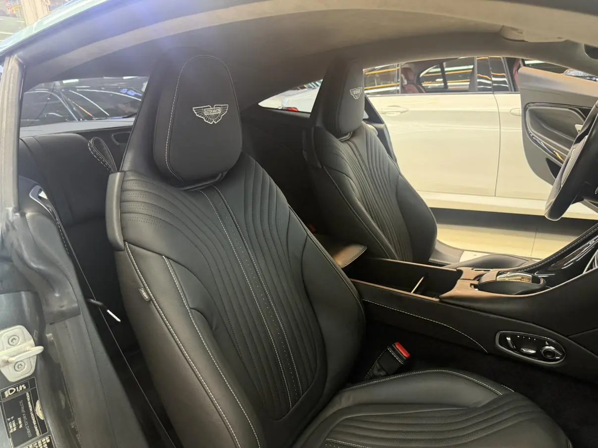 DB11 2019 4.0T V8 Coupe