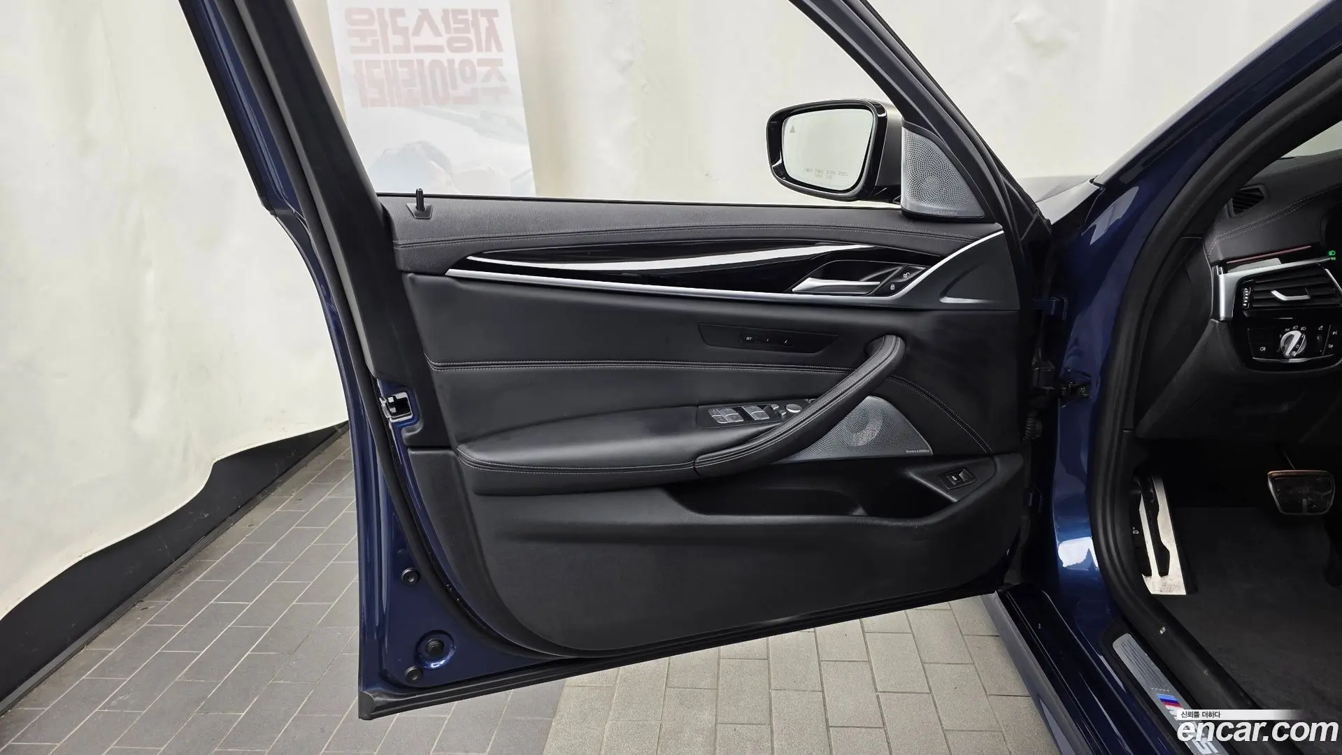 BMW 5-Series M550i xDrive 2020