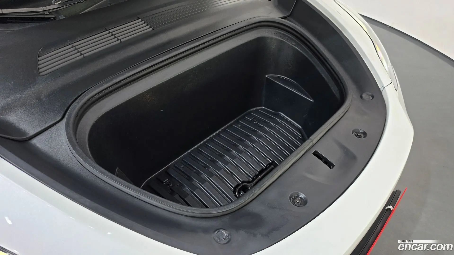 Tesla Model Y Standard Range RWD