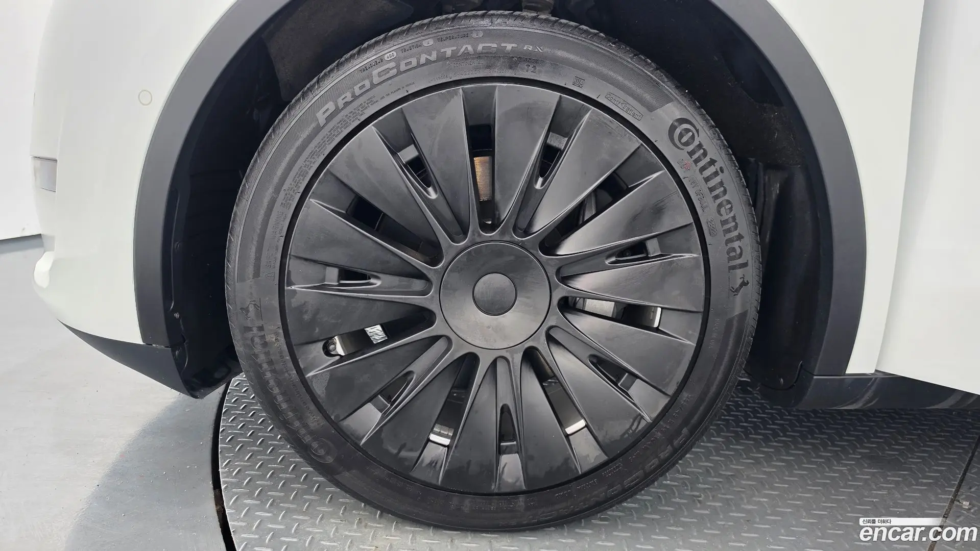 Tesla Model Y Standard Range RWD