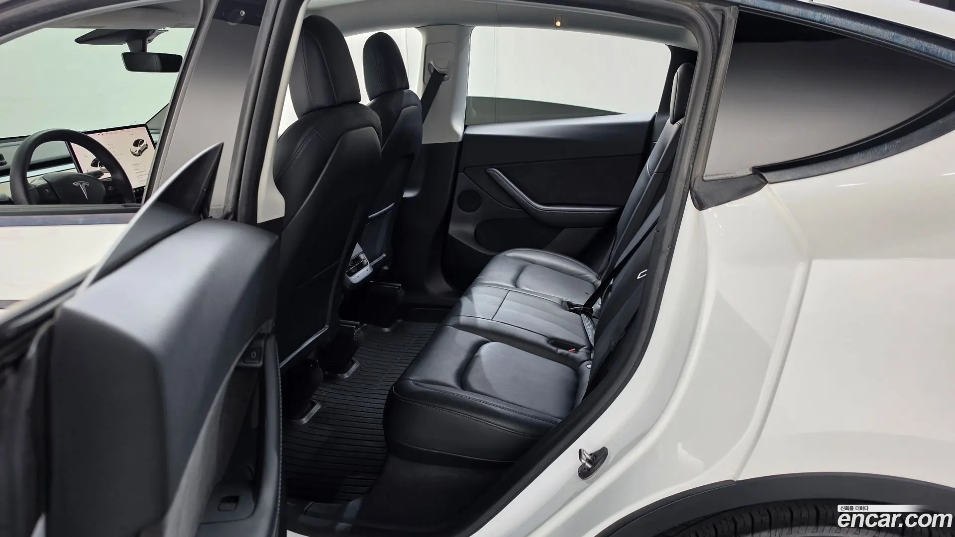 Tesla Model Y Standard Range RWD
