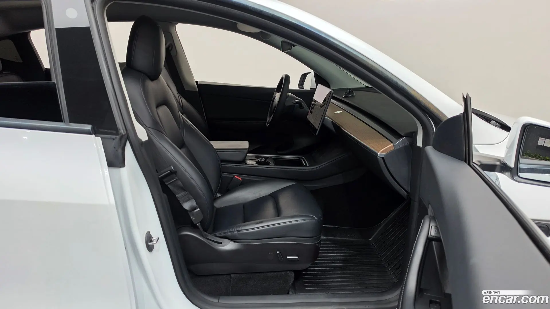 Tesla Model Y Standard Range RWD