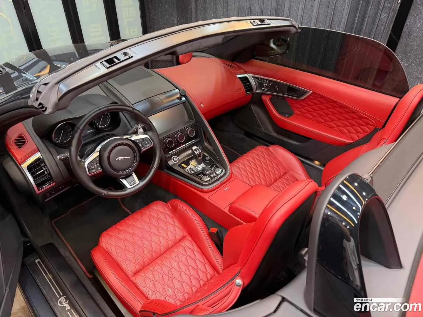 Jaguar F-TYPE 5.0 SVR Convertible AWD