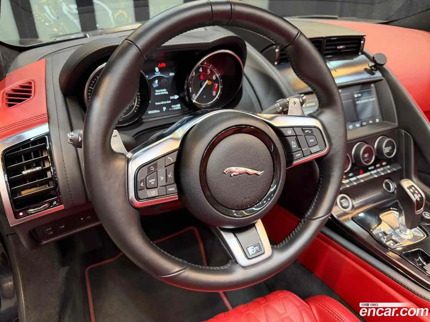 Jaguar F-TYPE 5.0 SVR Convertible AWD