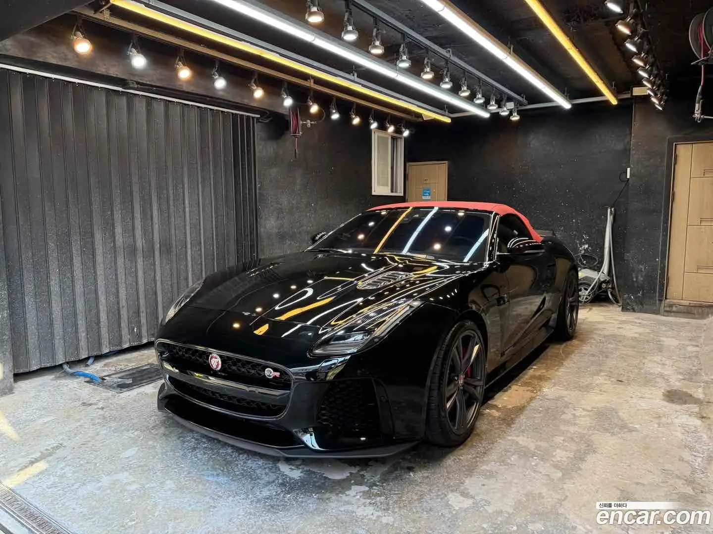Jaguar F-TYPE 5.0 SVR Convertible AWD