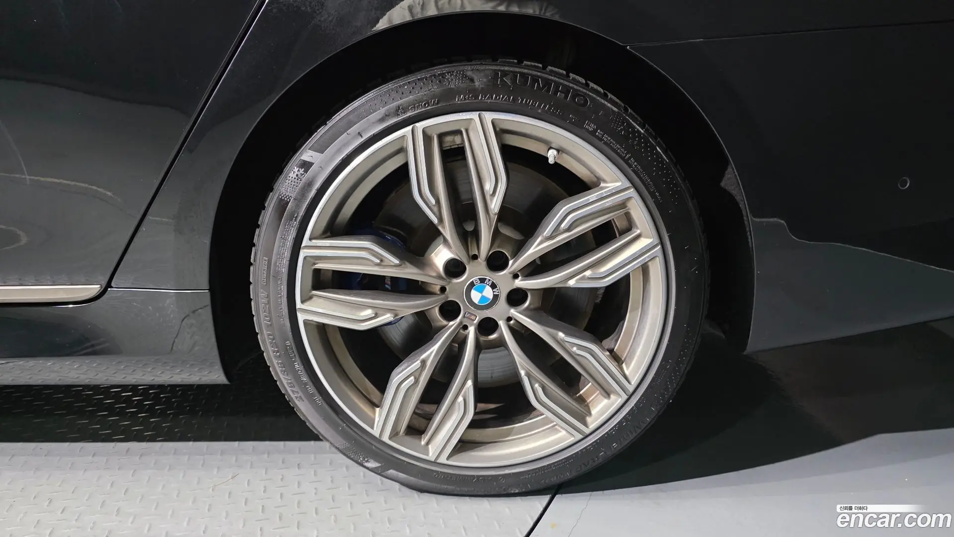 BMW 7-Series M760Li xDrive