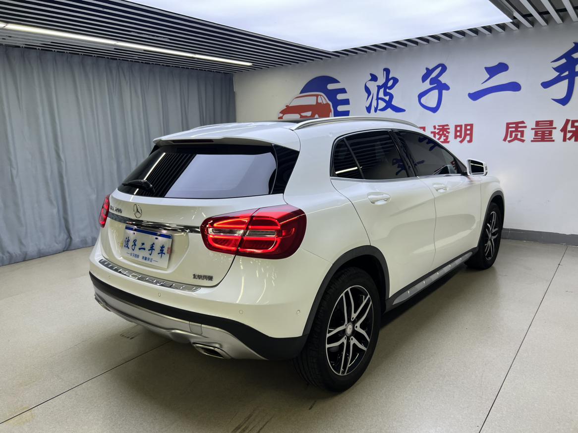 Mercedes-Benz GLA 2016 GLA 200 Fashion Model