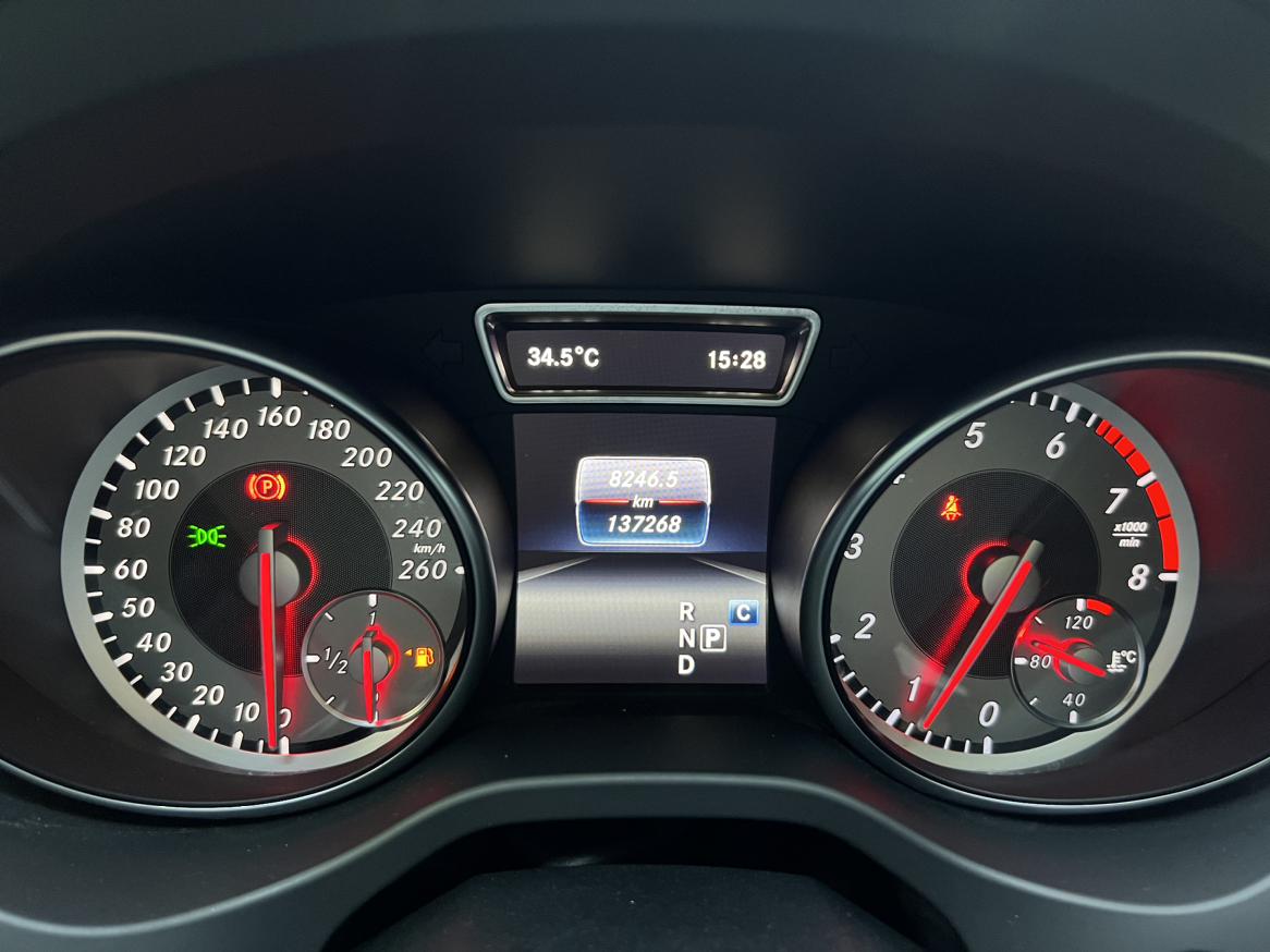 Mercedes-Benz GLA 2016 GLA 200 Fashion Model