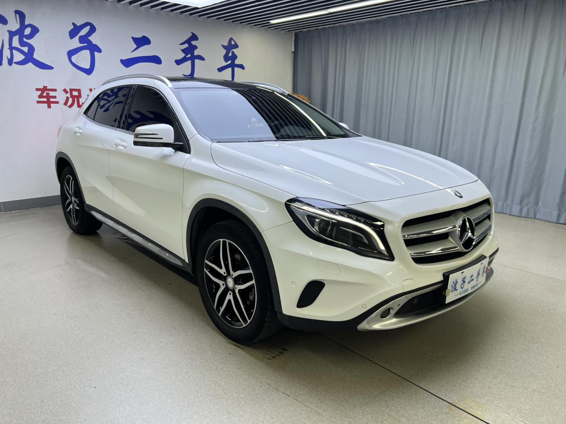 Mercedes-Benz GLA 2016 GLA 200 Fashion Model