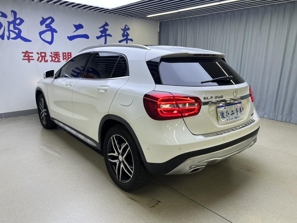 Mercedes-Benz GLA 2016 GLA 200 Fashion Model