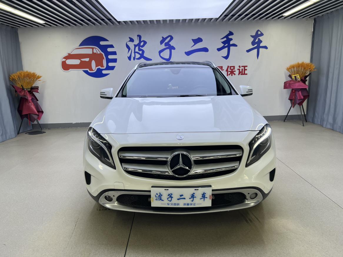 Mercedes-Benz GLA 2016 GLA 200 Fashion Model