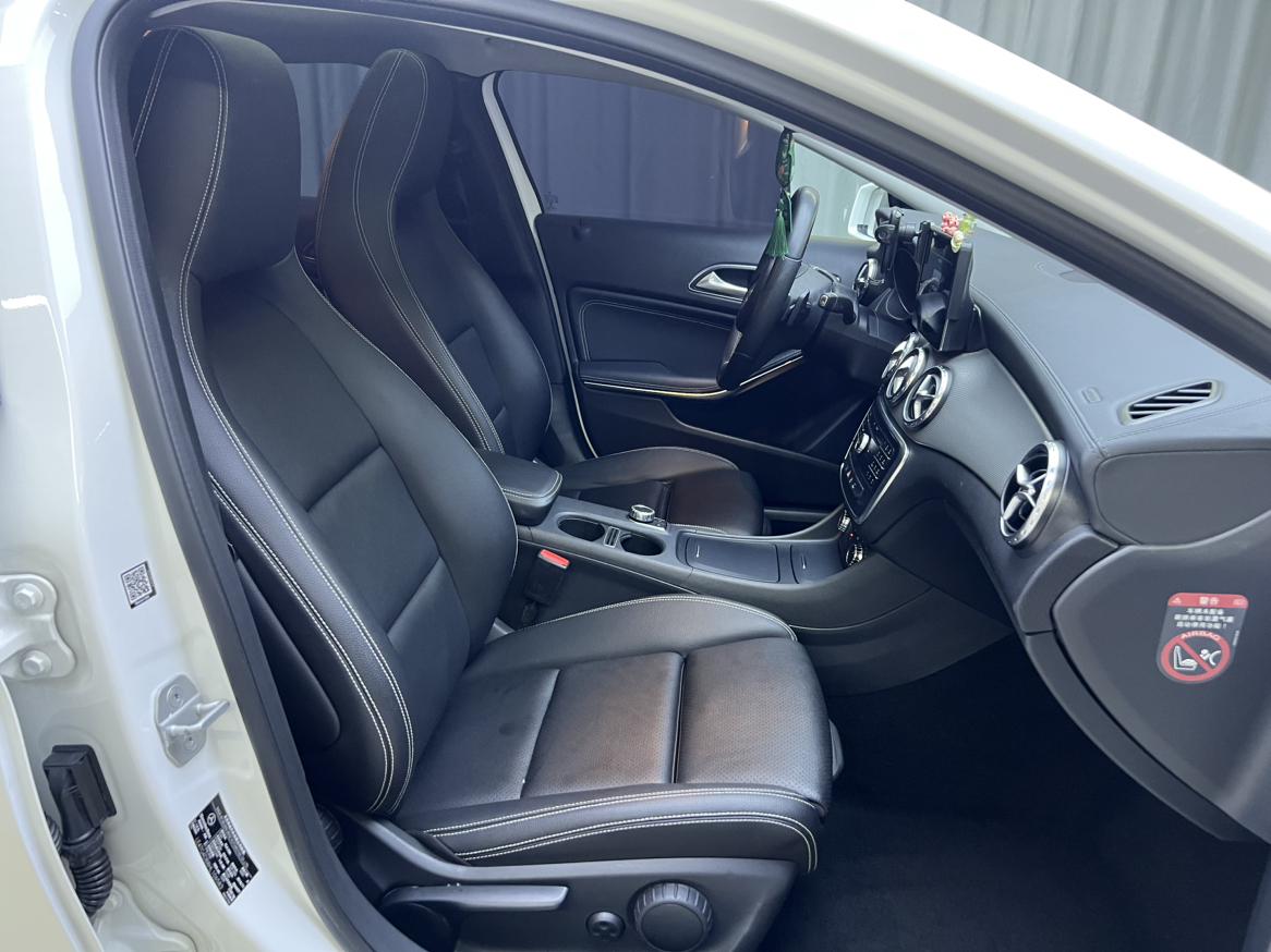 Mercedes-Benz GLA 2016 GLA 200 Fashion Model