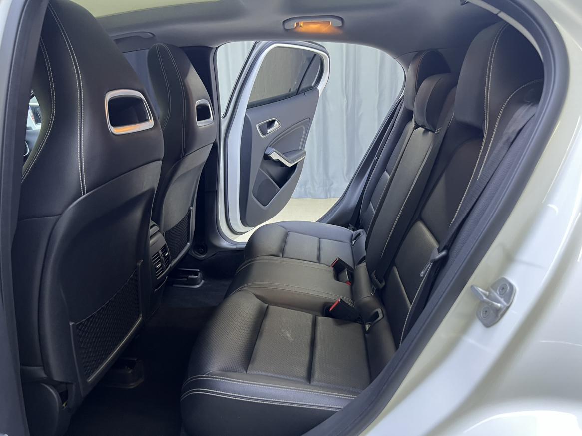 Mercedes-Benz GLA 2016 GLA 200 Fashion Model
