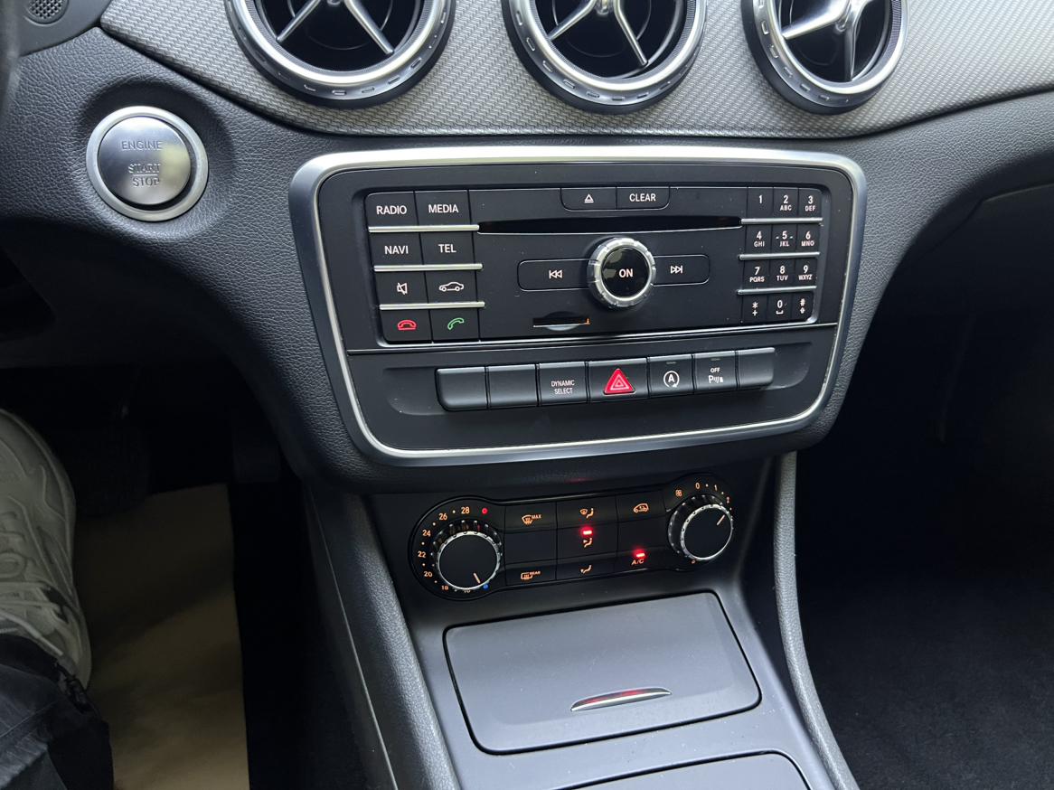 Mercedes-Benz GLA 2016 GLA 200 Fashion Model