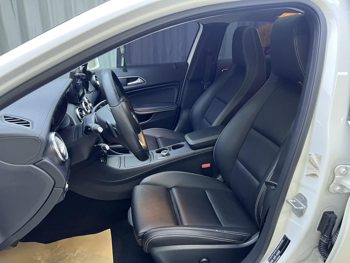 Mercedes-Benz GLA 2016 GLA 200 Fashion Model