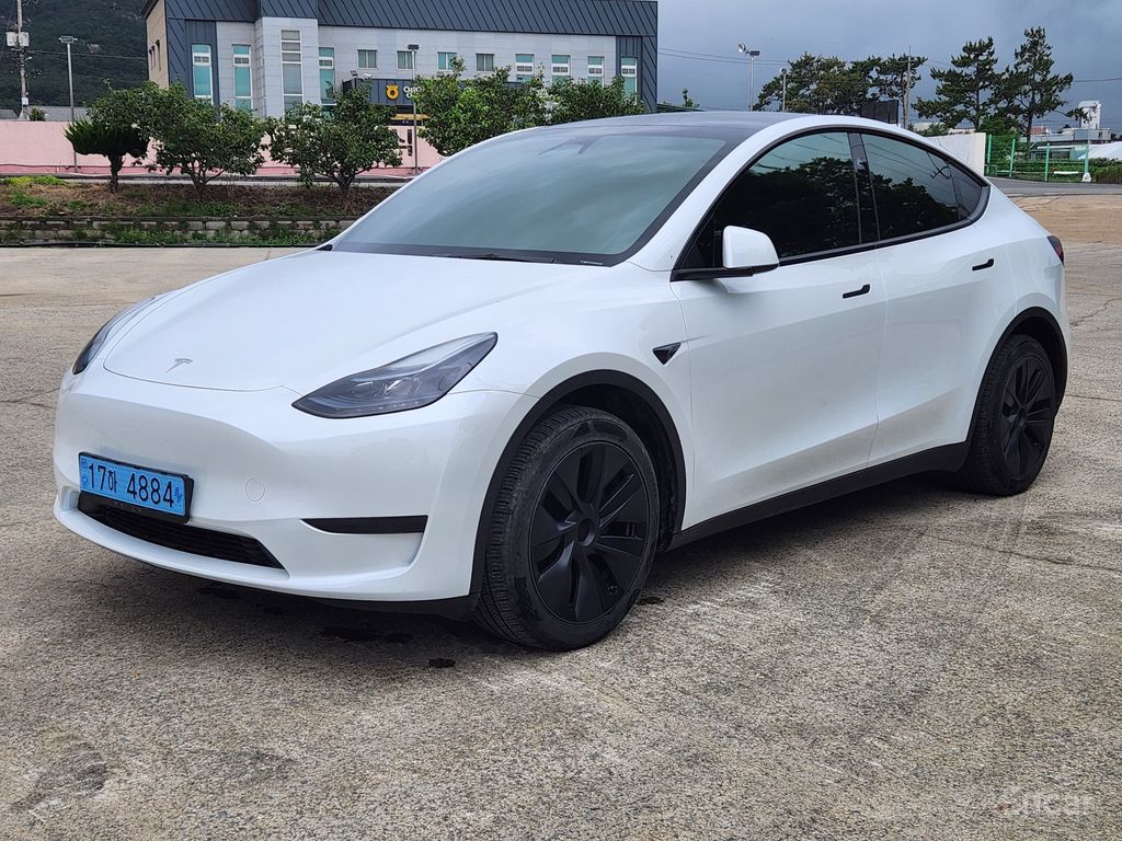 Tesla Model Y RWD 2025