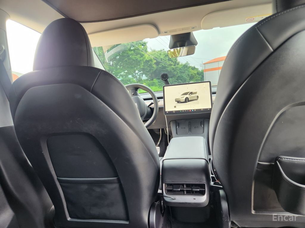 Tesla Model Y RWD 2025